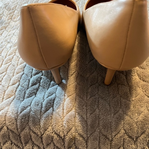 Shoes by French Connection! Size 10. Colors beige! 2 1/2 inch heel! - Picture 7 of 10